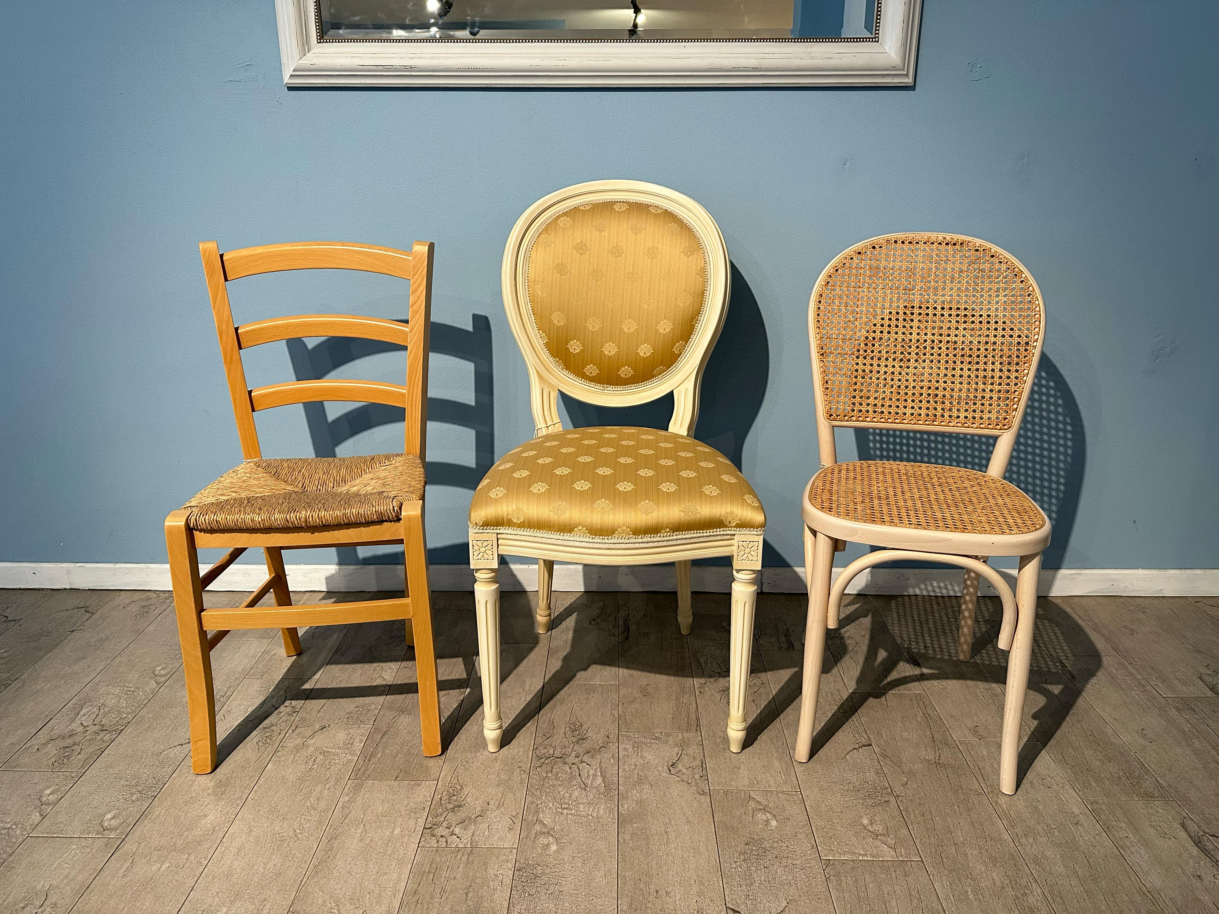 Riparazione e incollaggio sedia nel laboratorio di Bologna