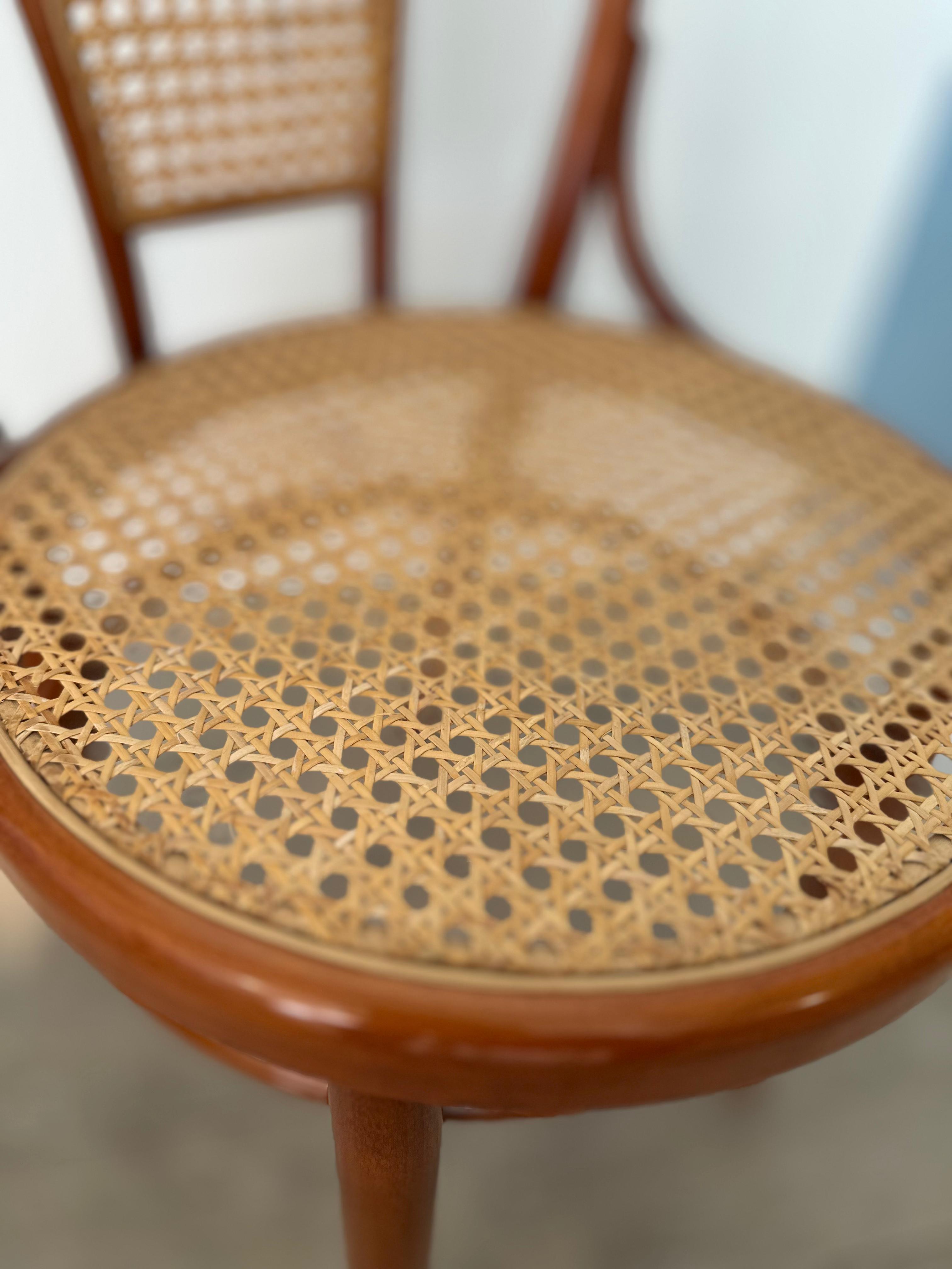 Sedia con paglia Vienna nel laboratorio Bologna